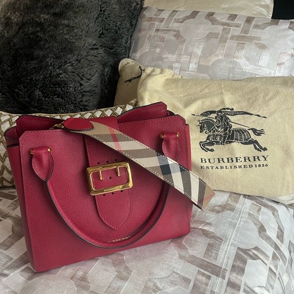 Authentic Burberry Medium Soft Grain Leather Buckle Shoulder Bag - Picture 10 of 10